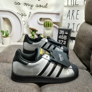 Adidas Superstar أحذية رياضية أسلوب حياة فضية معدنية سوداء