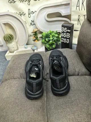 Adidas Velocstar أحذية رياضية سوداء انعكاسية أسلوب حياة 8