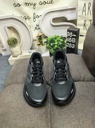 Adidas Velocstar أحذية رياضية سوداء انعكاسية أسلوب حياة 10