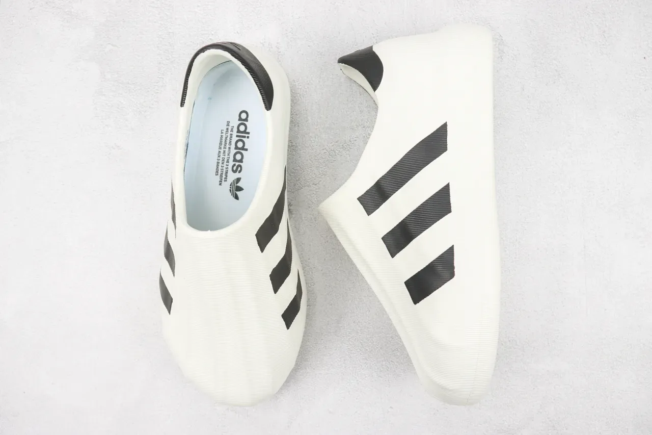 Adidas 白黑针织单色鞋面套脚轮廓运动鞋 3