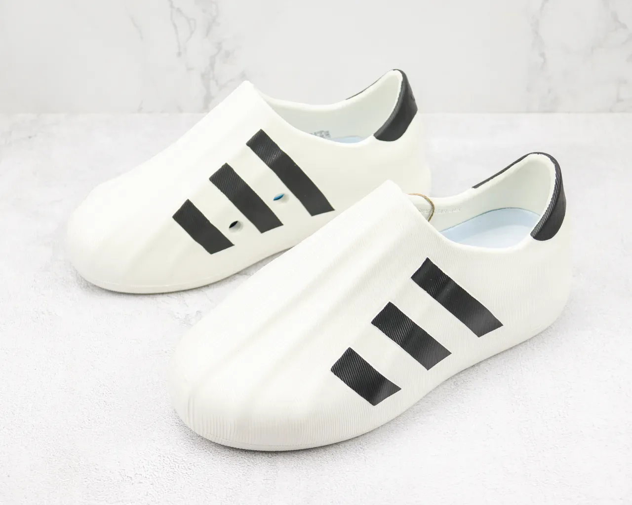 Adidas 白黑针织单色鞋面套脚轮廓运动鞋 4