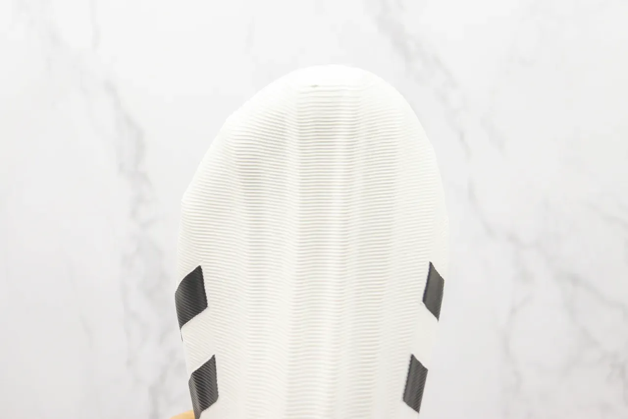 Adidas 白黑针织单色鞋面套脚轮廓运动鞋 6
