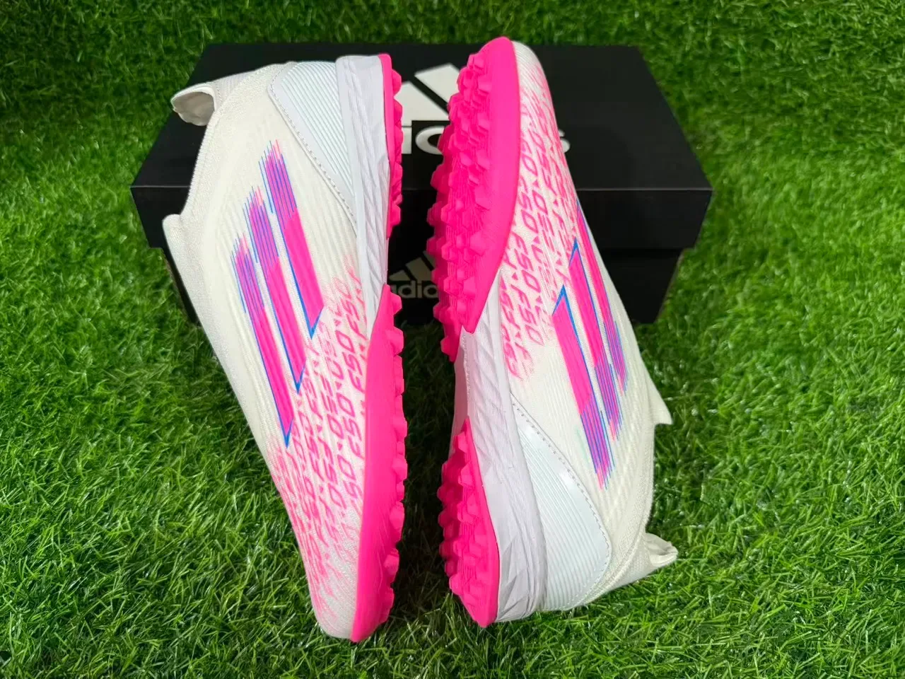 Adidas X Speedportal सादा गोलापी टार्फ फुटबॉल जुतो 2