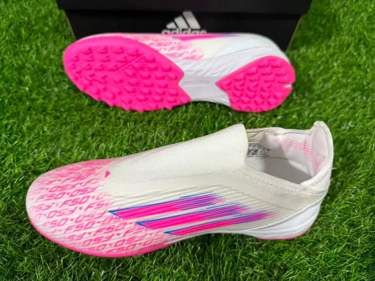 Adidas X Speedportal सादा गोलापी टार्फ फुटबॉल जुतो 5