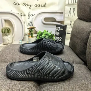 Adidas Yeezy Slide Zapatilla Negra Moldada