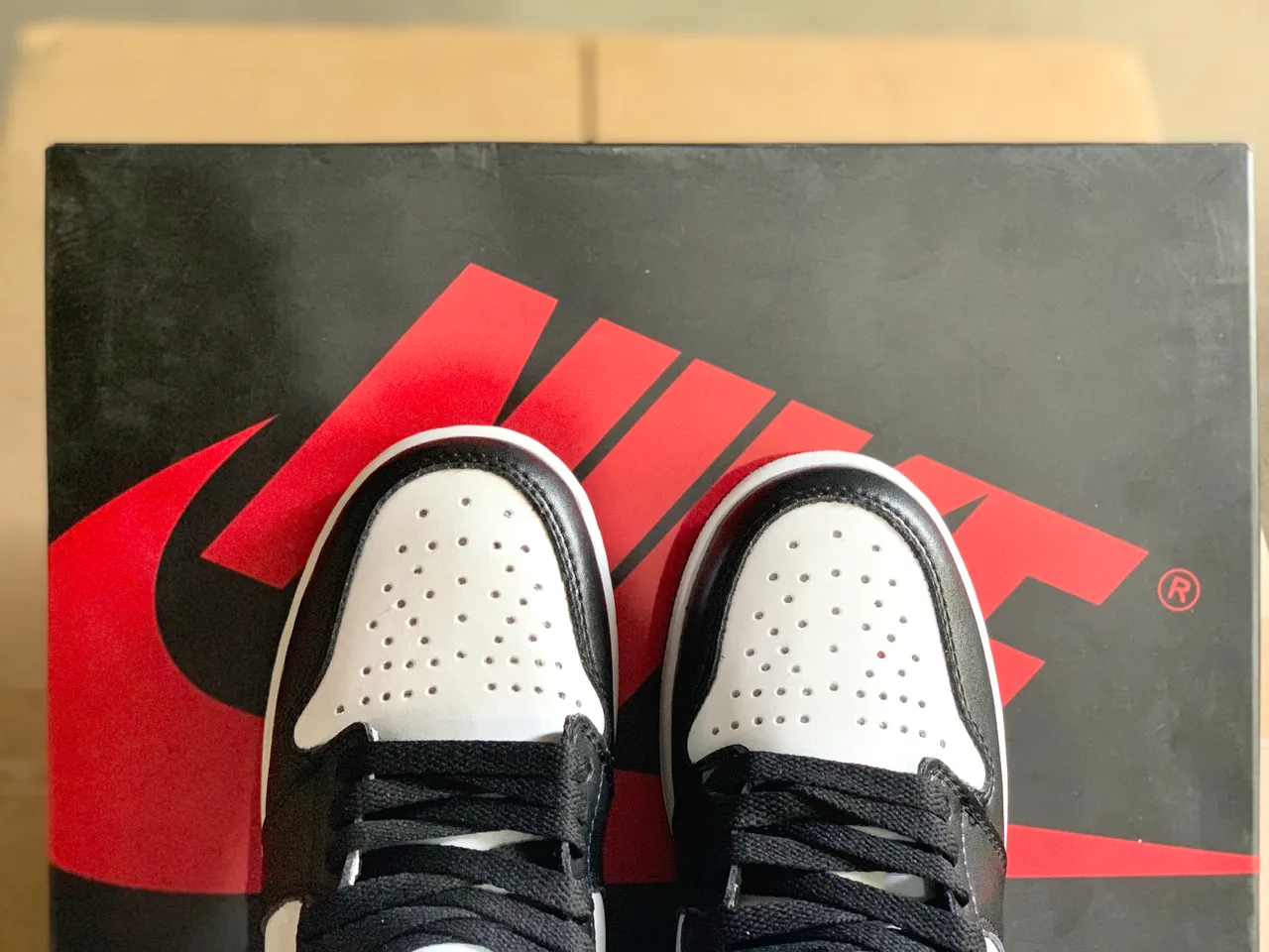 Air Jordan 1 黑白高帮篮球鞋 4