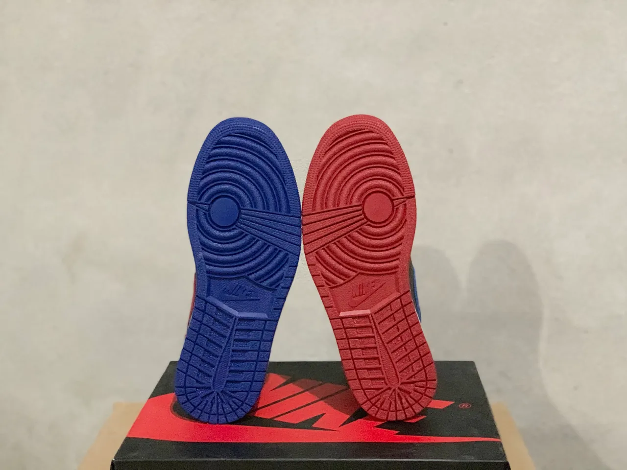 Air Jordan 1 أسود أحمر عالي لوحات جلد أحذية كرة السلة 2