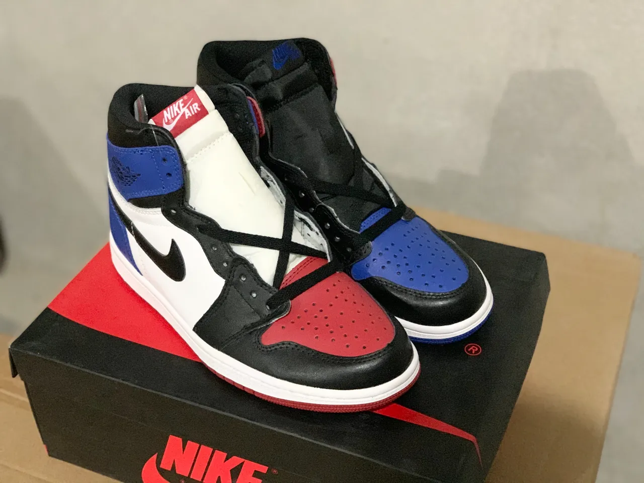 Air Jordan 1 أسود أحمر عالي لوحات جلد أحذية كرة السلة 4