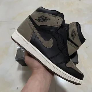 Air Jordan 1 ब्लैक टॉपे लेदर-स्वेड बास्केटबॉल जूते