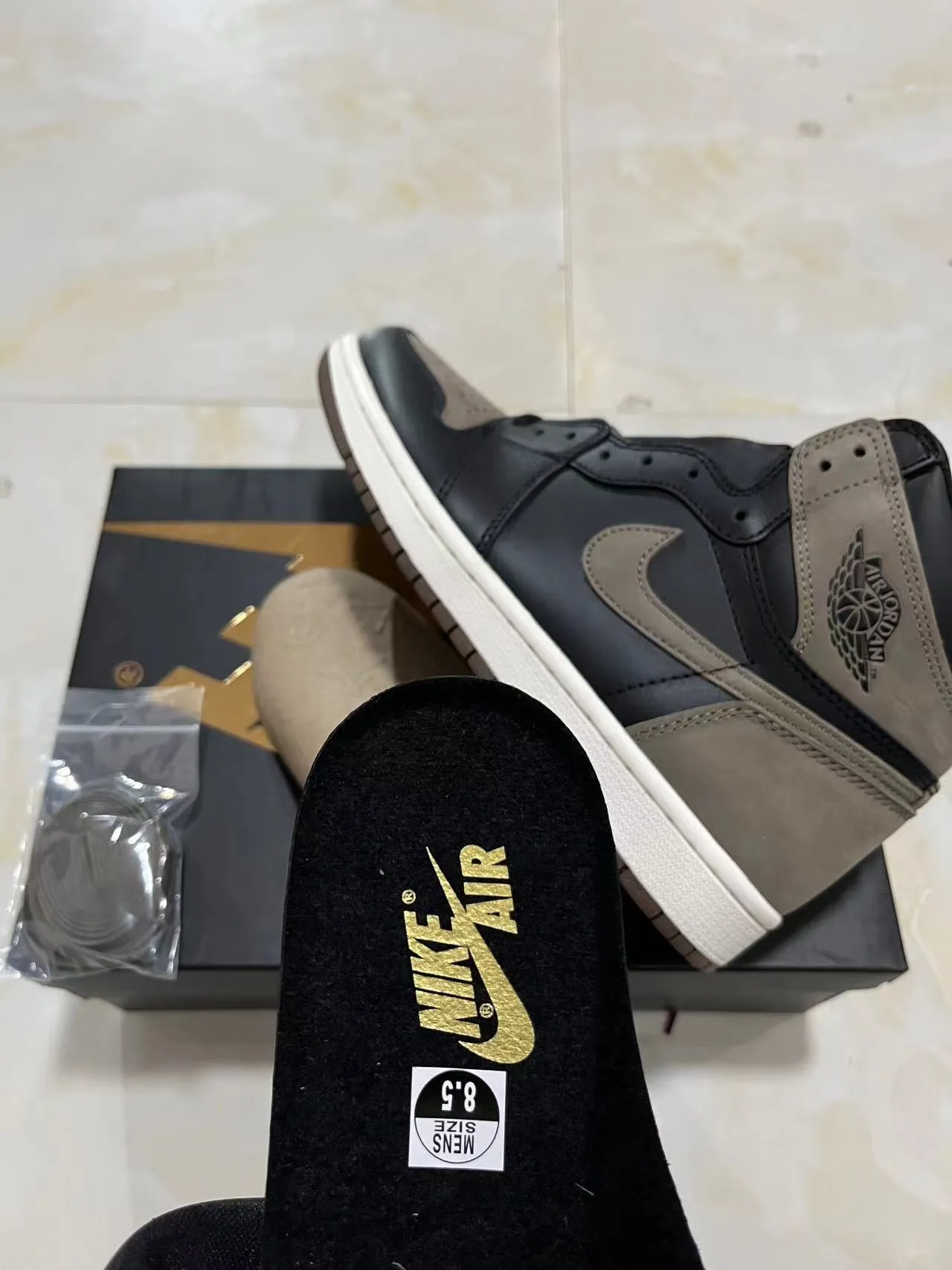 Air Jordan 1 黑色灰褐色皮革-麂皮篮球鞋 9
