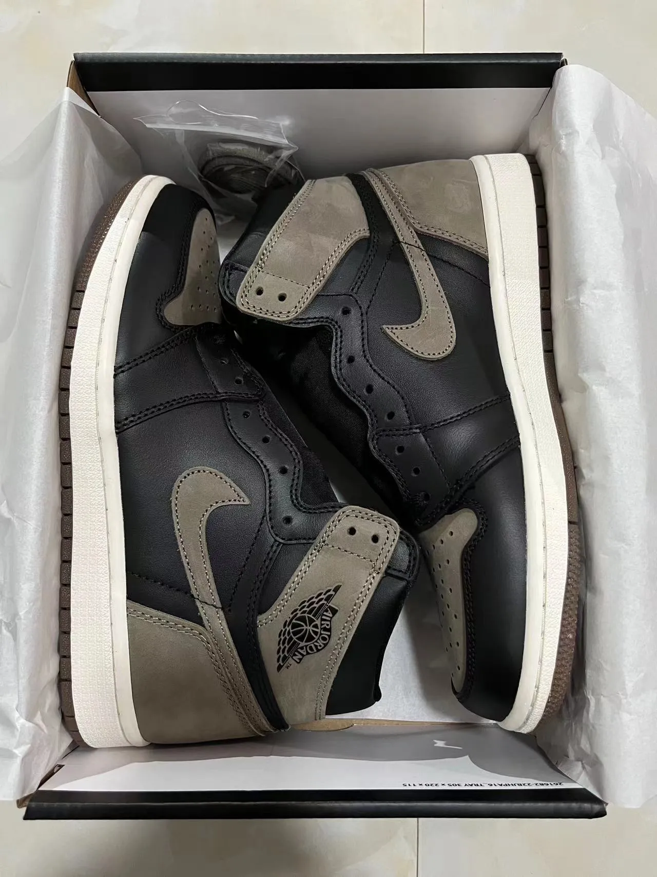 Air Jordan 1 黑色灰褐色皮革-麂皮篮球鞋 10