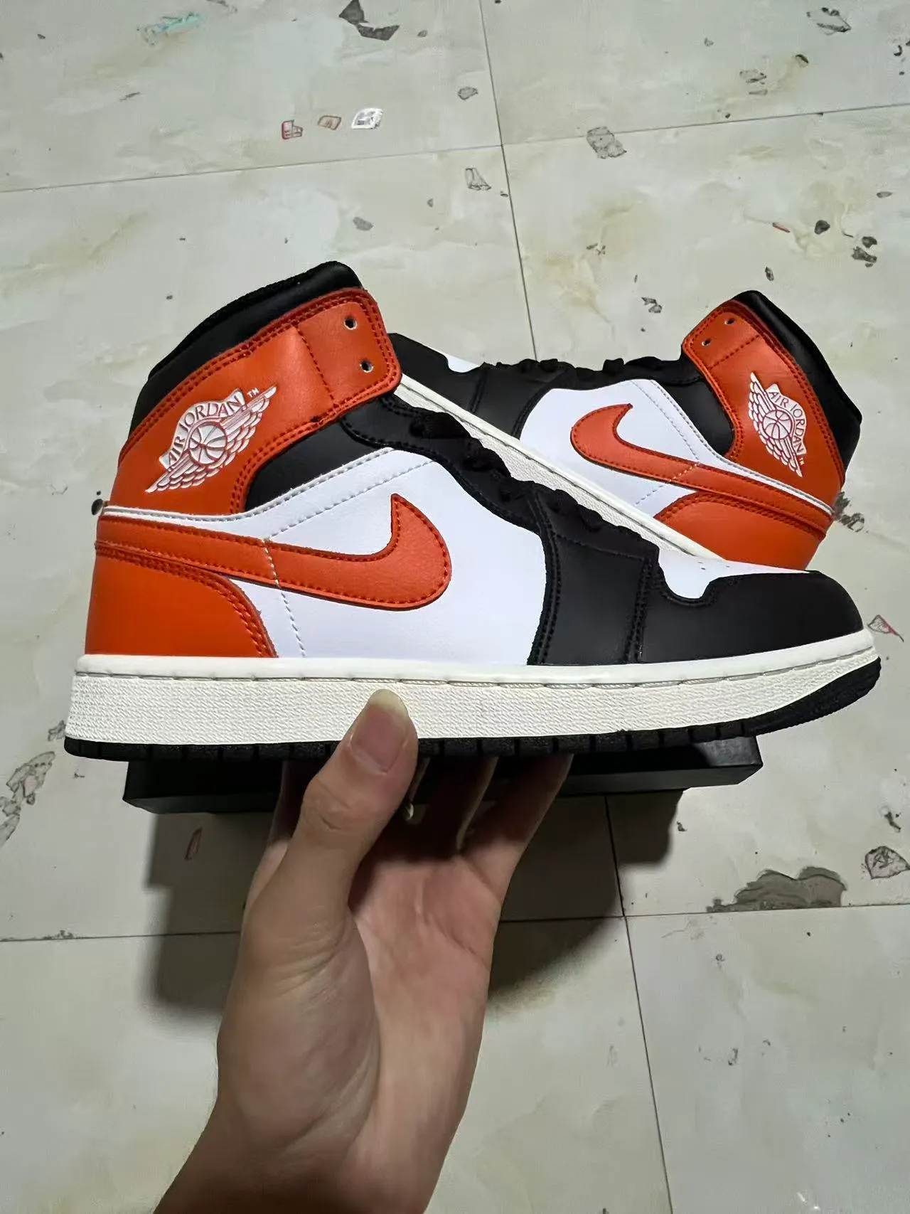 حذاء كرة السلة Air Jordan 1 أسود أبيض برتقالي 7