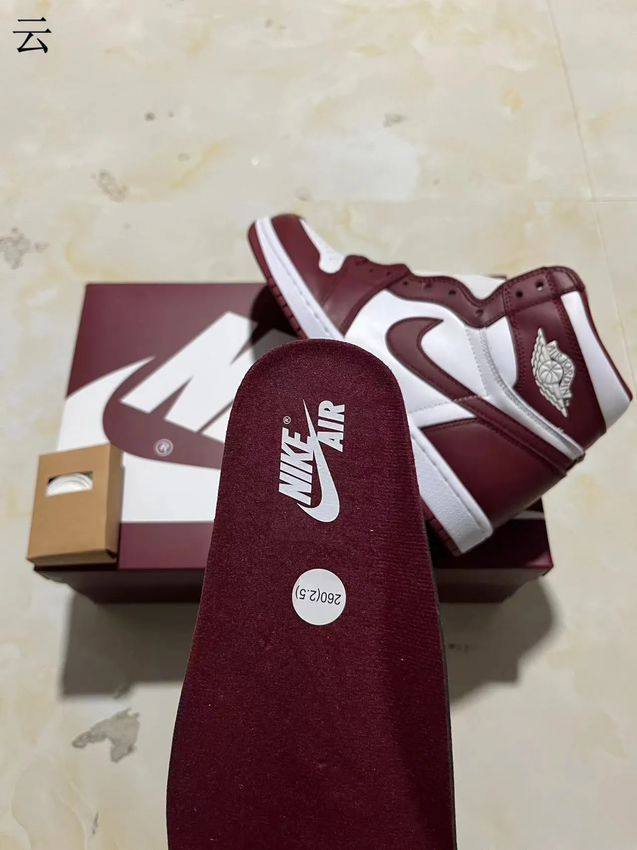 Air Jordan 1 Burgundy et Blanc Chaussures de Basketball High-Top 4