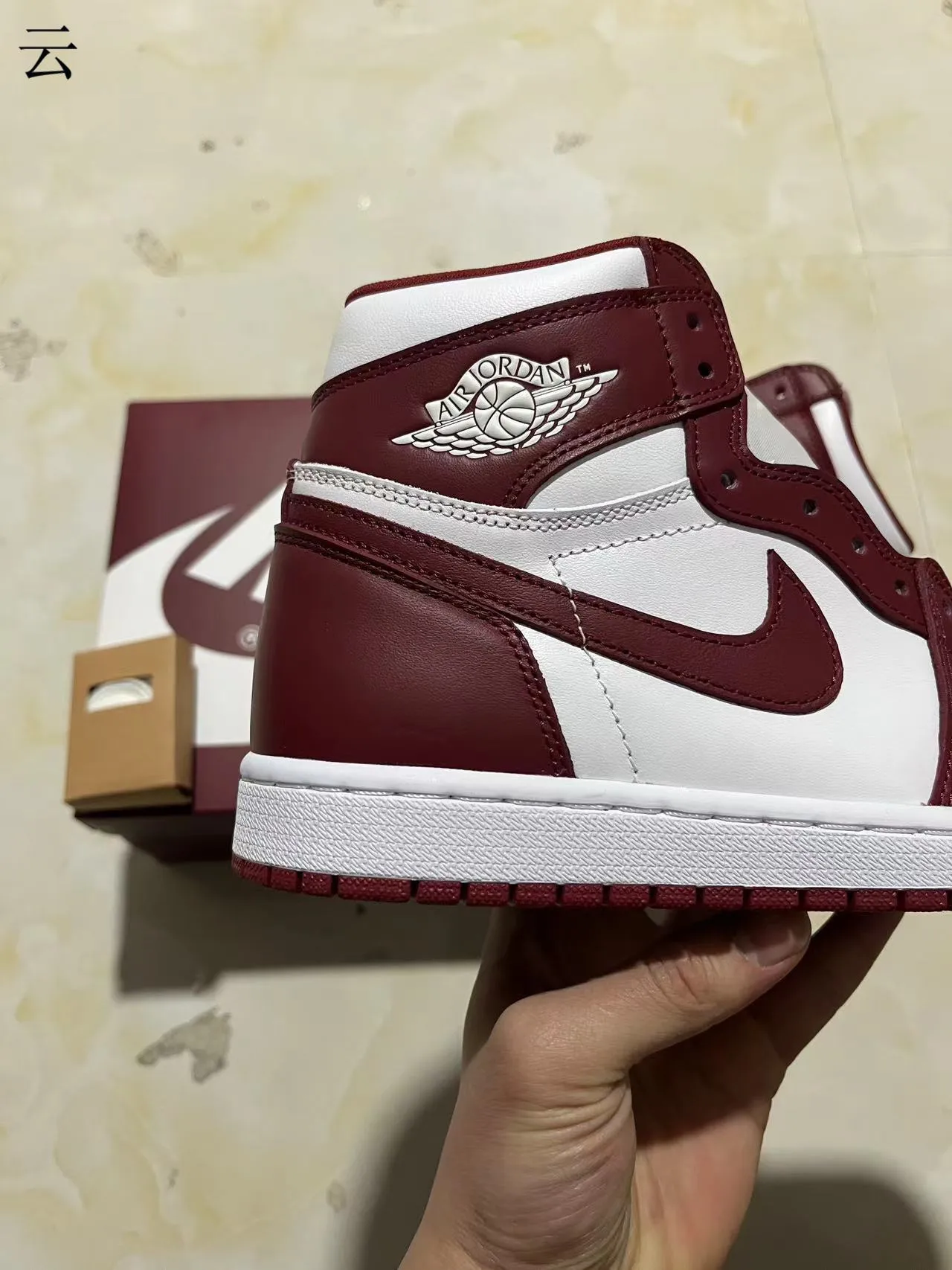 Air Jordan 1 Burgundy et Blanc Chaussures de Basketball High-Top 6