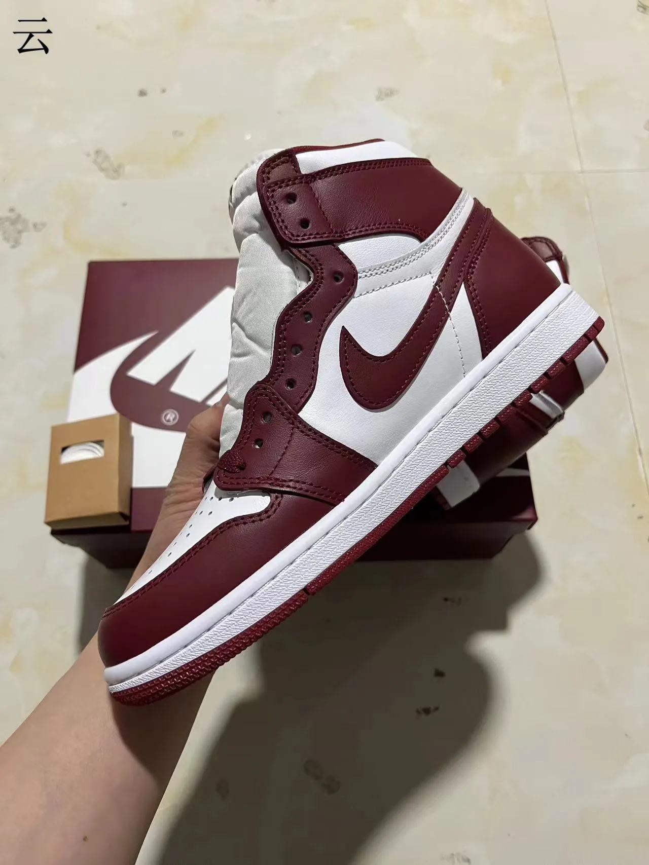 Air Jordan 1 Burgundy et Blanc Chaussures de Basketball High-Top 8