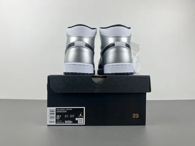 Air Jordan 1 High Plata metálica Negro Blanco zapatillas de baloncesto 17