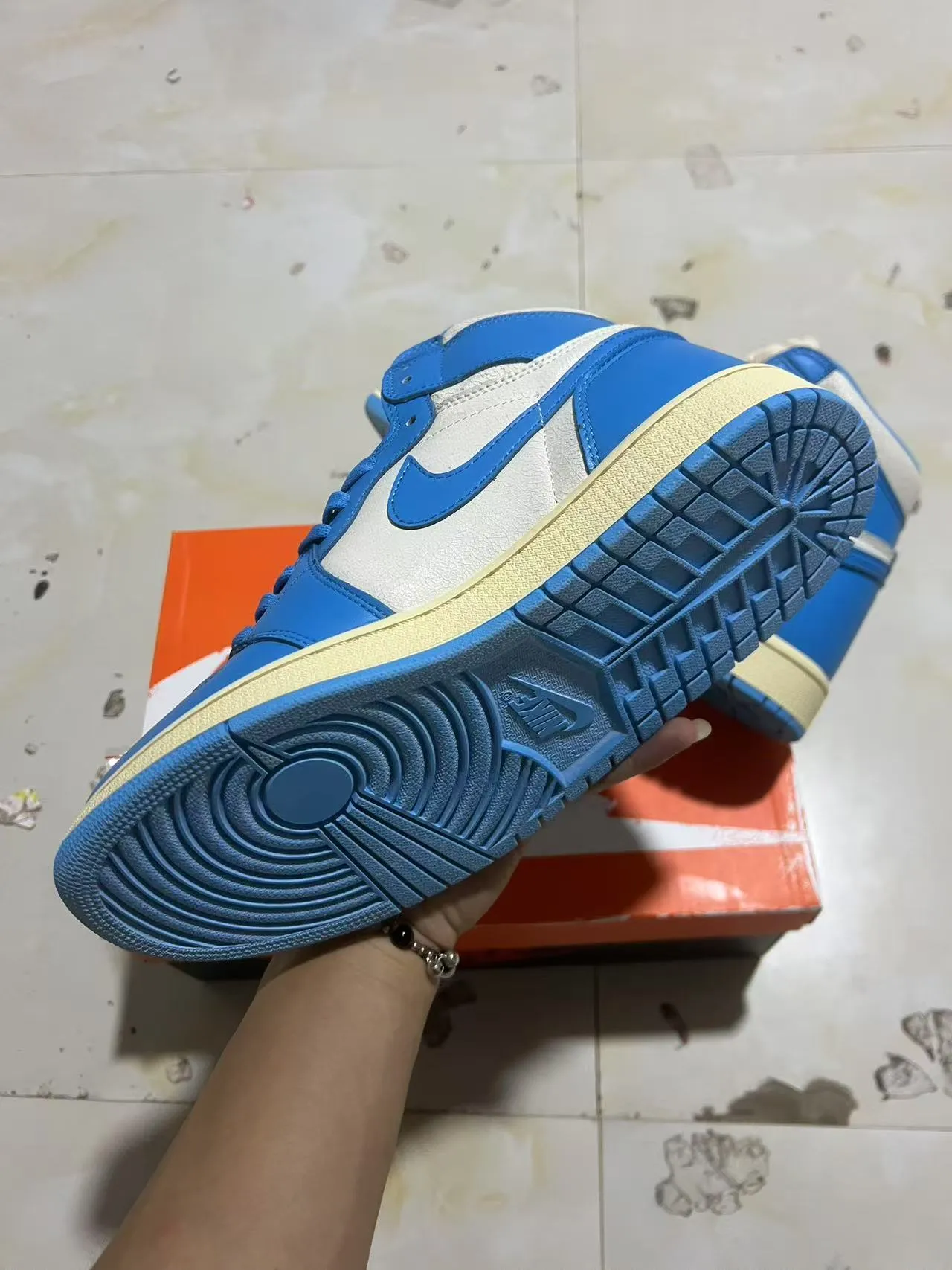 Air Jordan 1 High Royal Blue and White Basketball Shoes 6