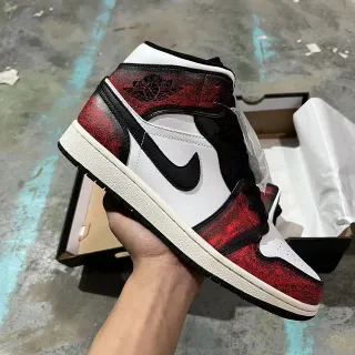 Air Jordan 1 High 纹理红色和黑色篮球鞋