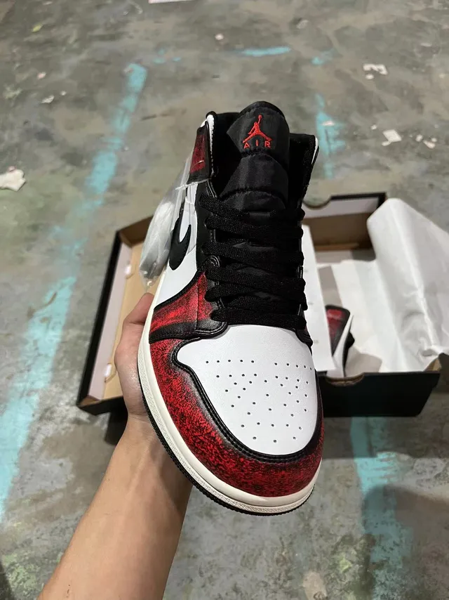 Air Jordan 1 High Chaussures de Basketball Texturées en Rouge et Noir 3
