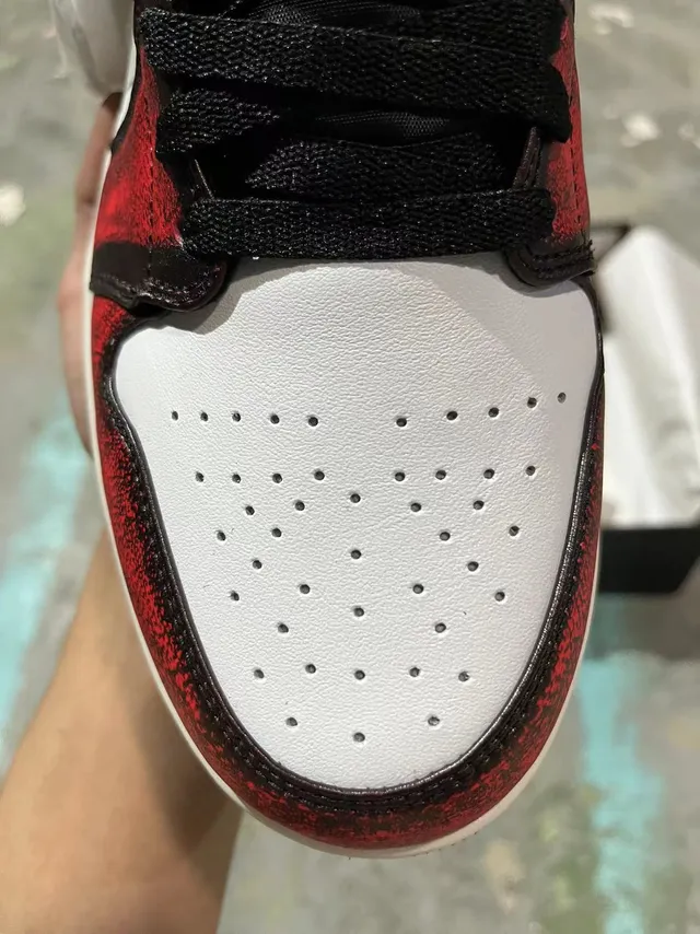Air Jordan 1 High Chaussures de Basketball Texturées en Rouge et Noir 4