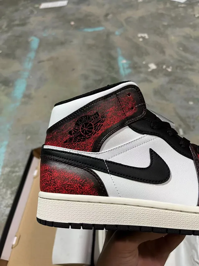 Air Jordan 1 High Chaussures de Basketball Texturées en Rouge et Noir 8