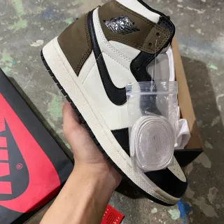 Air Jordan 1 高顶 橄榄棕 白 黑 篮球鞋