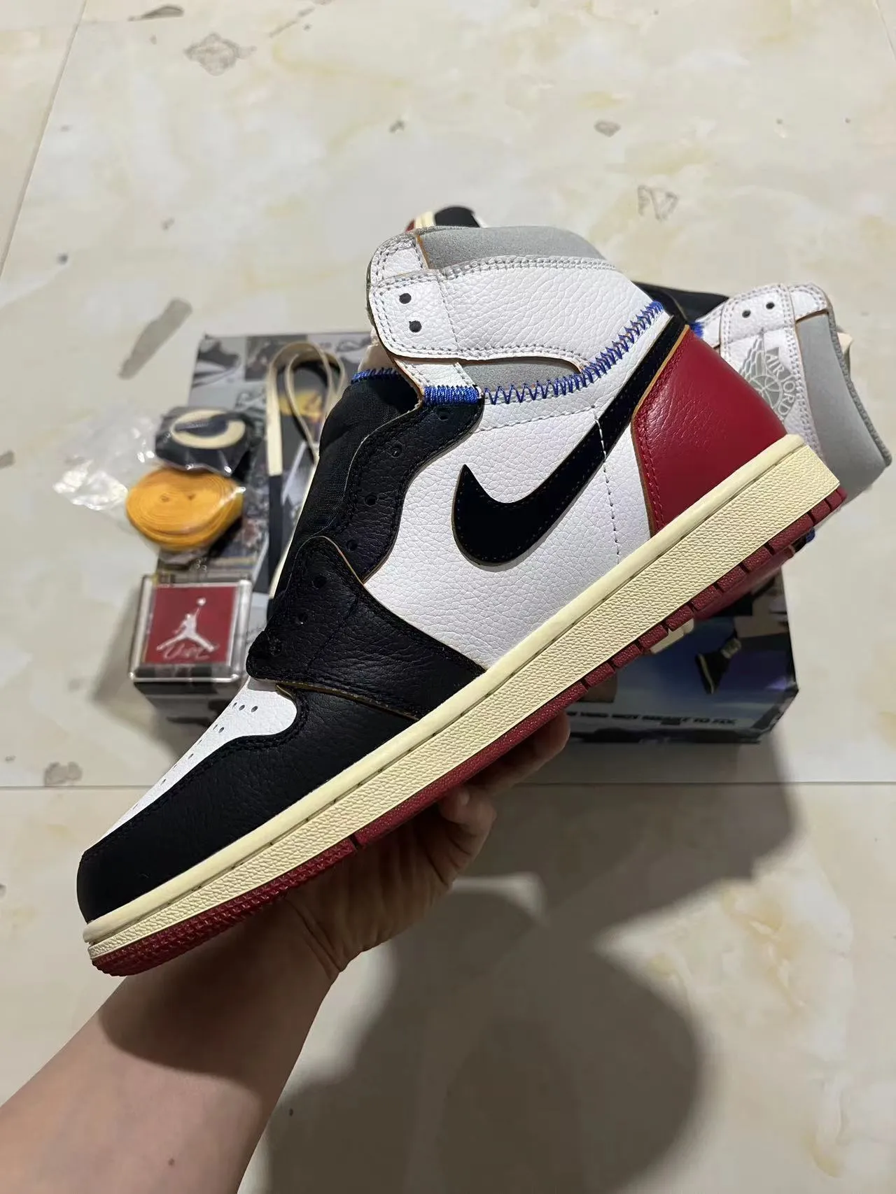 Chaussures de basketball Air Jordan 1 High blanc noir rouge gris 5