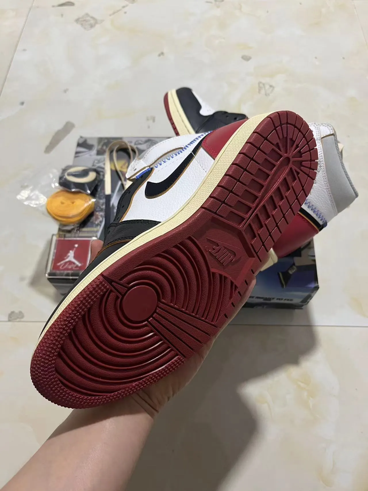 Chaussures de basketball Air Jordan 1 High blanc noir rouge gris 6