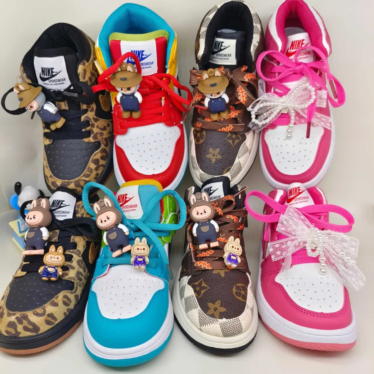 Air Jordan 1 Low tênis lifestyle rosa e branco 3
