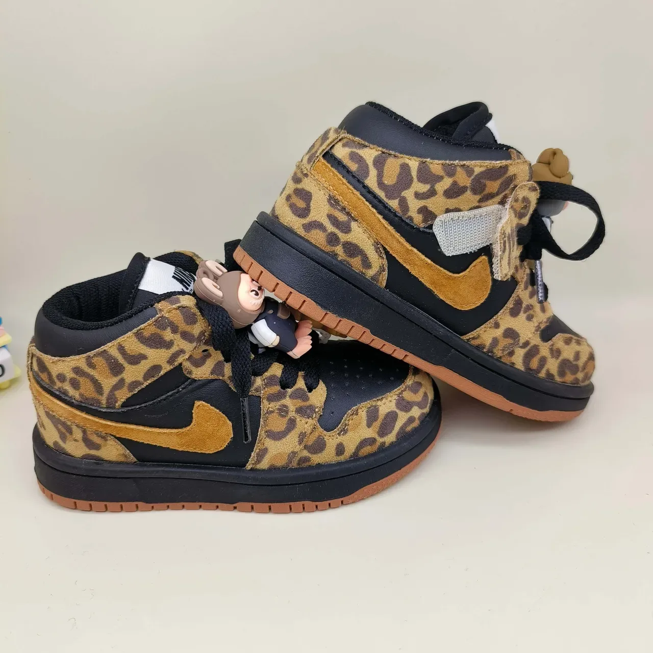 Air Jordan 1 Low tênis lifestyle rosa e branco 5