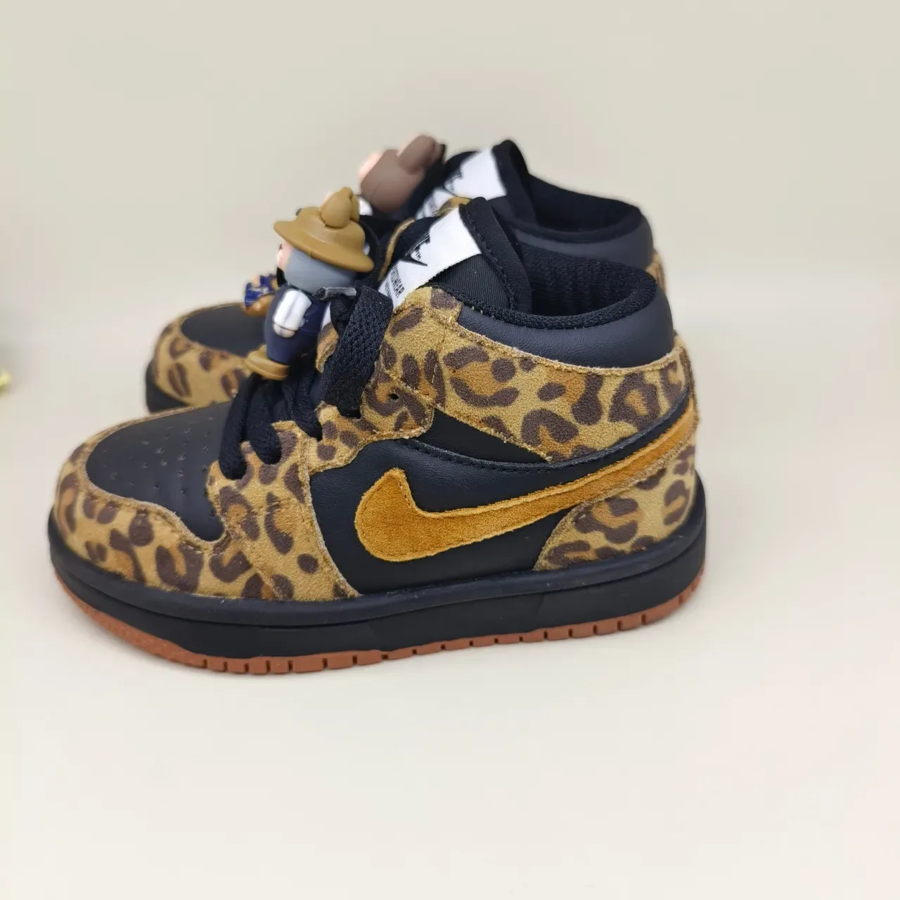 Air Jordan 1 Low tênis lifestyle rosa e branco 6