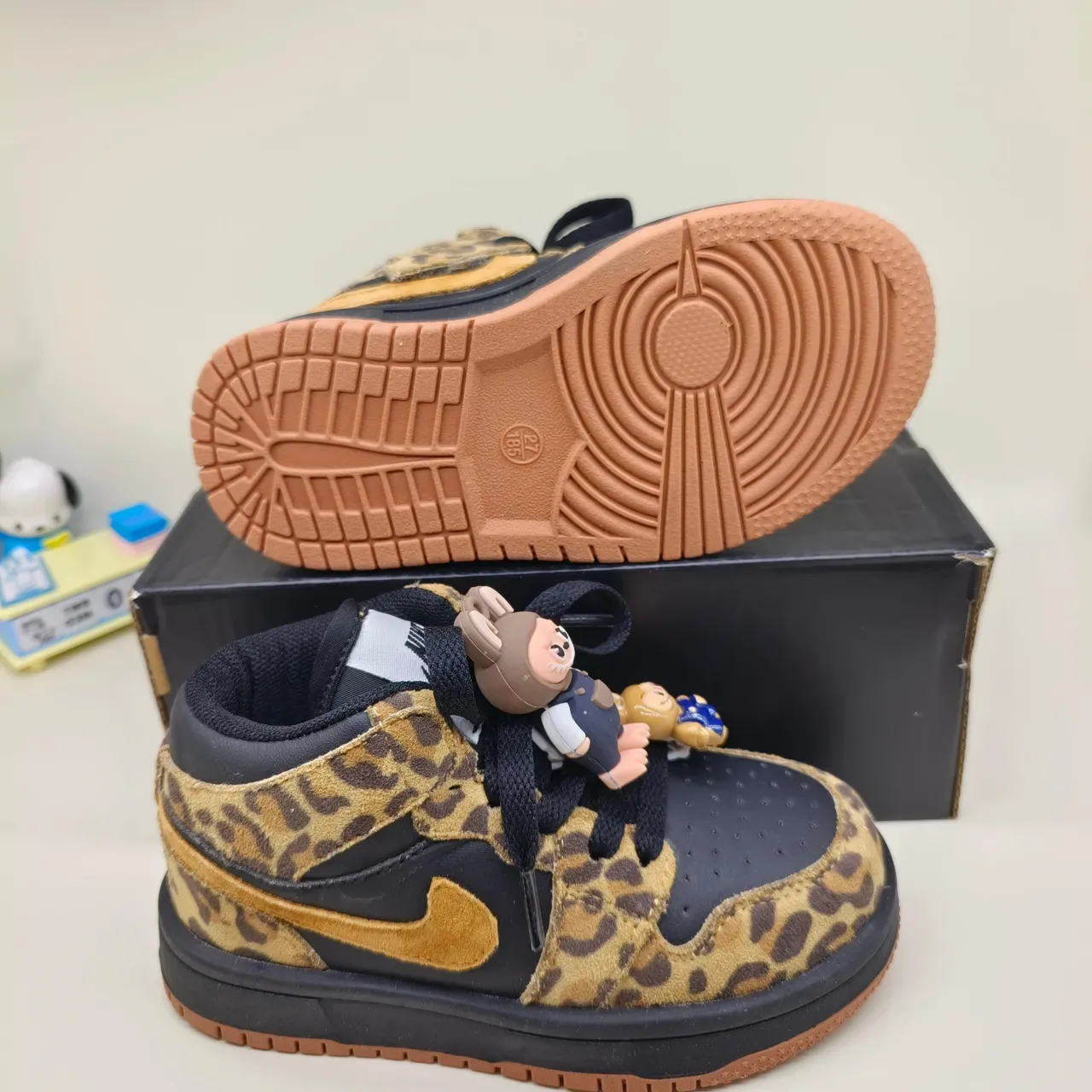Air Jordan 1 Low tênis lifestyle rosa e branco 10