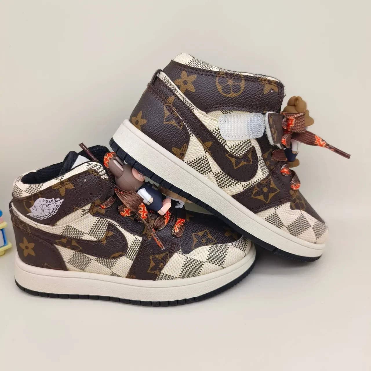Air Jordan 1 Low tênis lifestyle rosa e branco 12