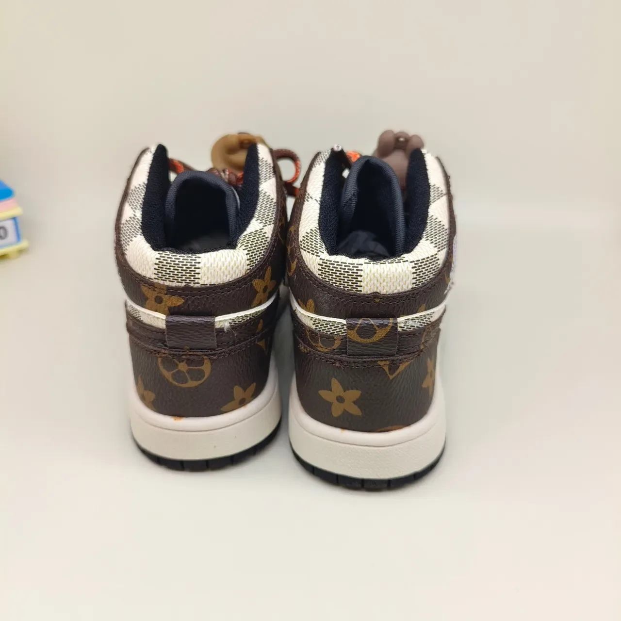 Air Jordan 1 Low tênis lifestyle rosa e branco 15
