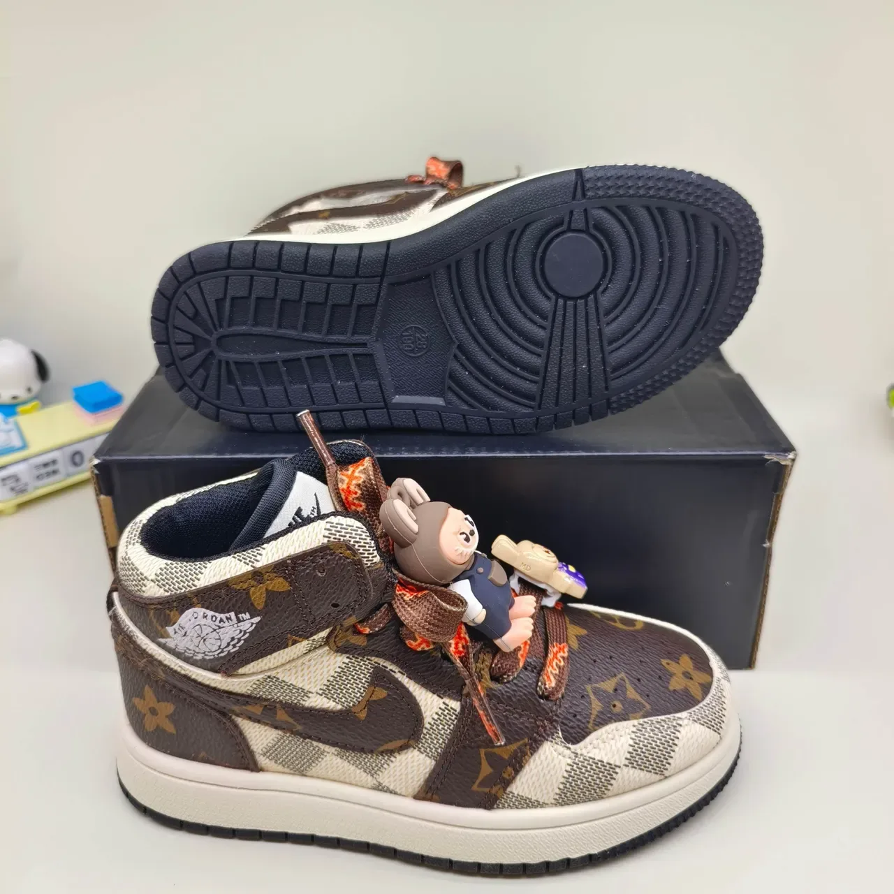 Air Jordan 1 Low tênis lifestyle rosa e branco 16