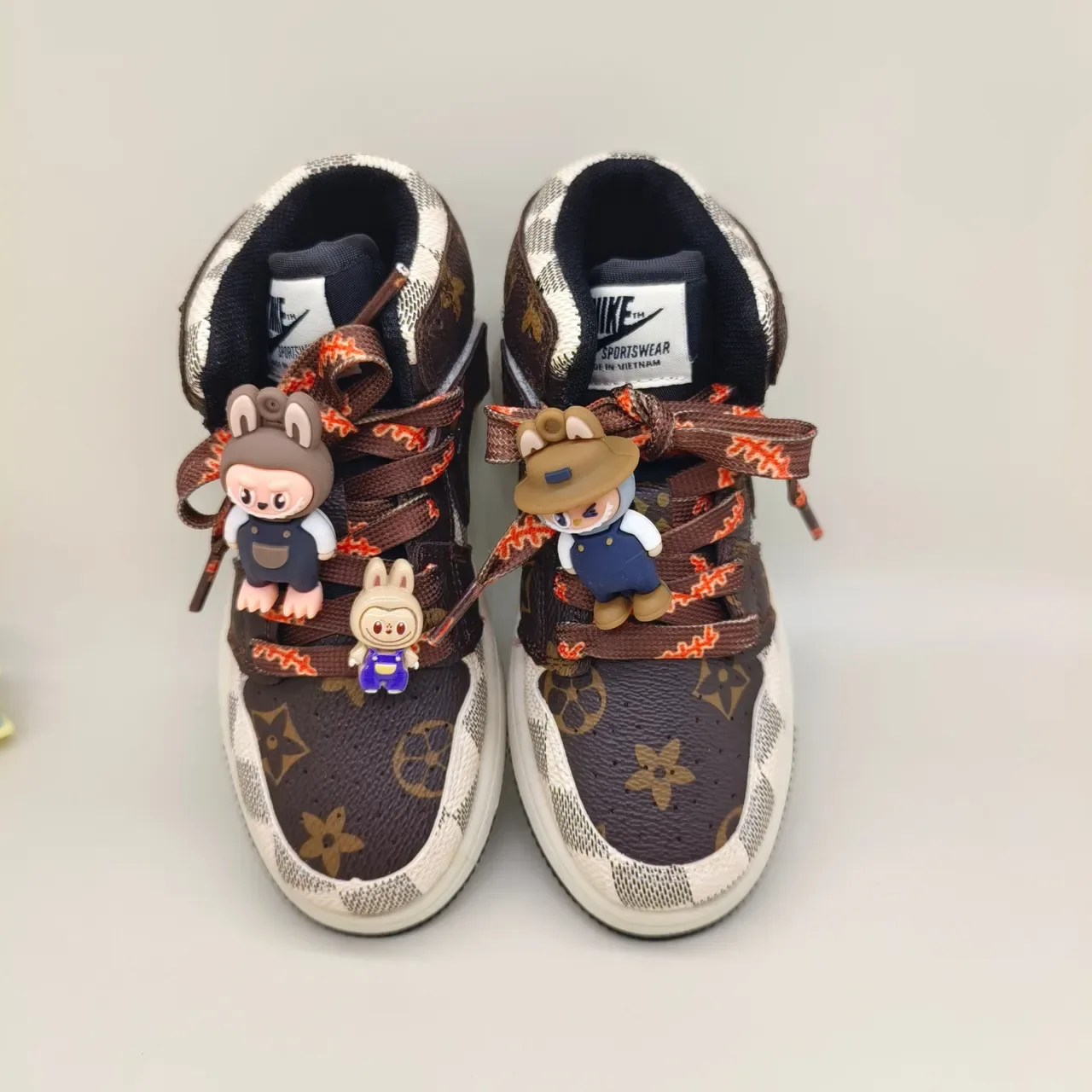 Air Jordan 1 Low tênis lifestyle rosa e branco 17