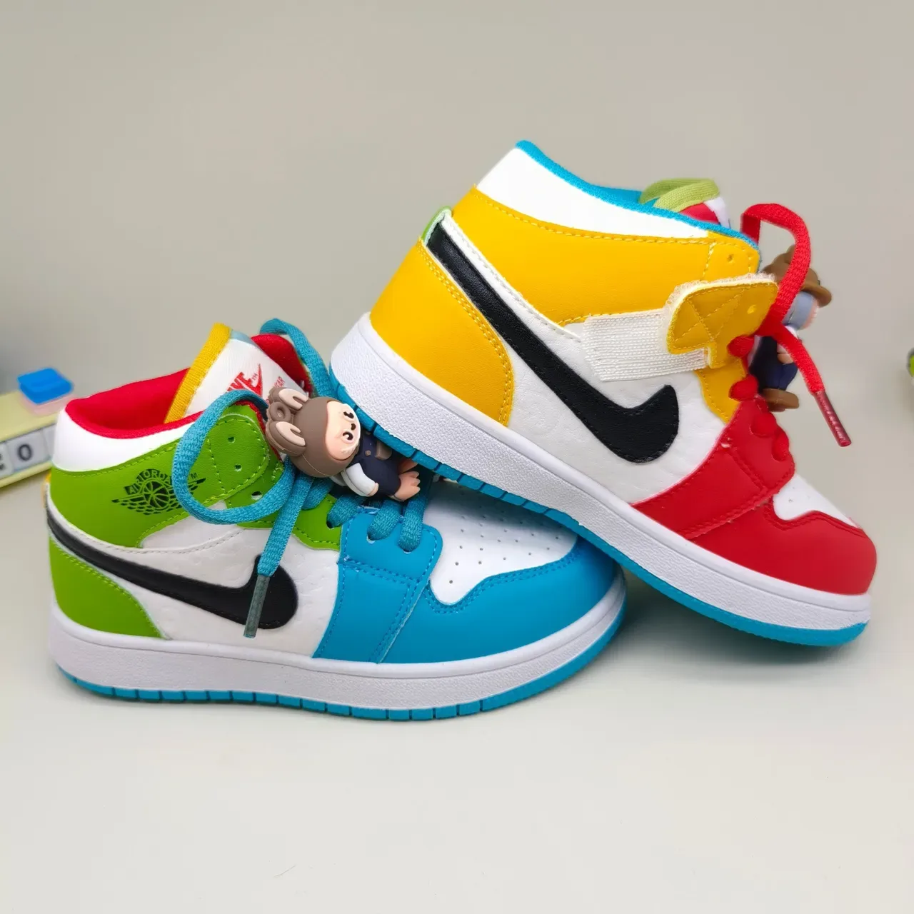 Air Jordan 1 Low tênis lifestyle rosa e branco 18
