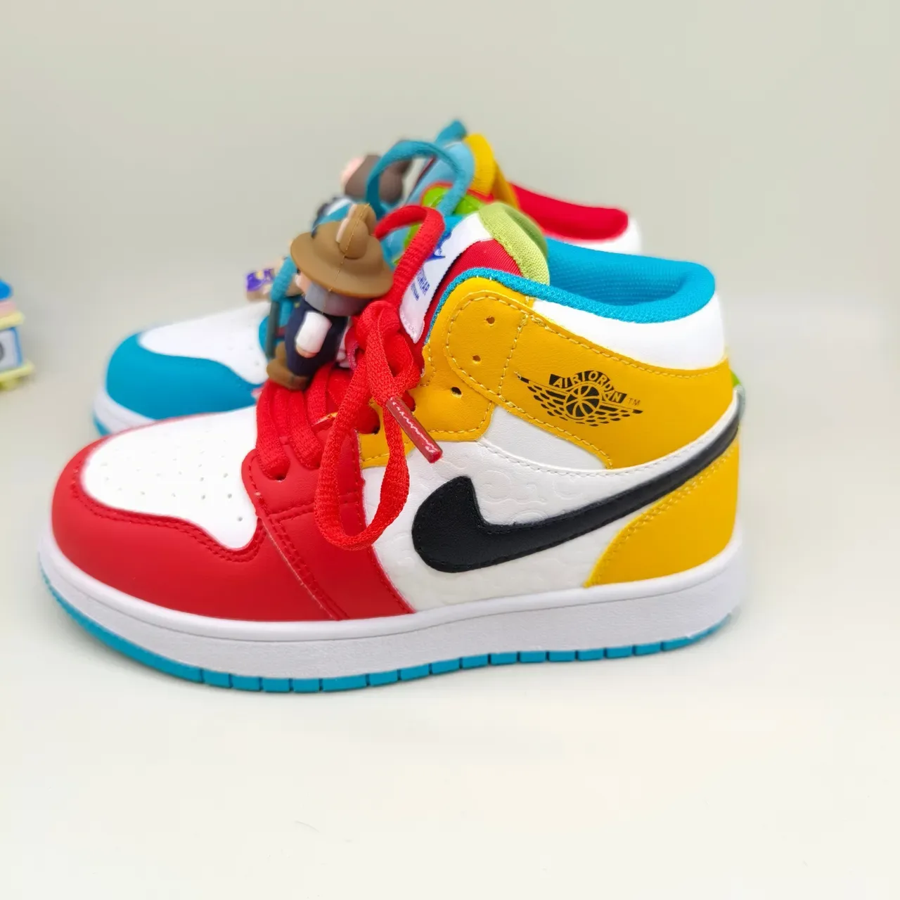 Air Jordan 1 Low tênis lifestyle rosa e branco 21