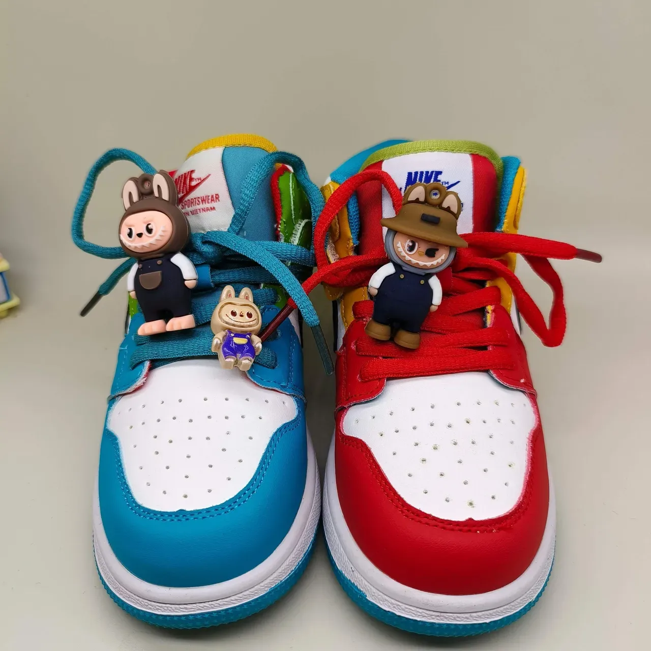 Air Jordan 1 Low tênis lifestyle rosa e branco 23