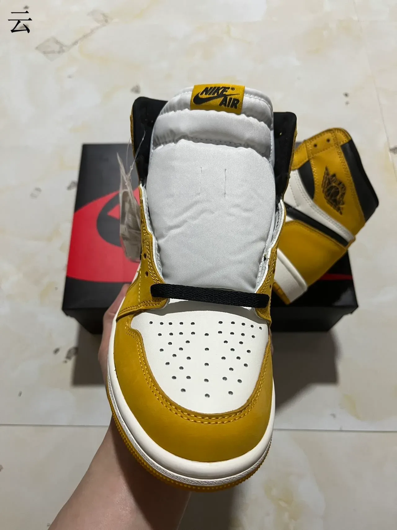 Air Jordan 1 Mustard Yellow Black White أحذية كرة السلة 2