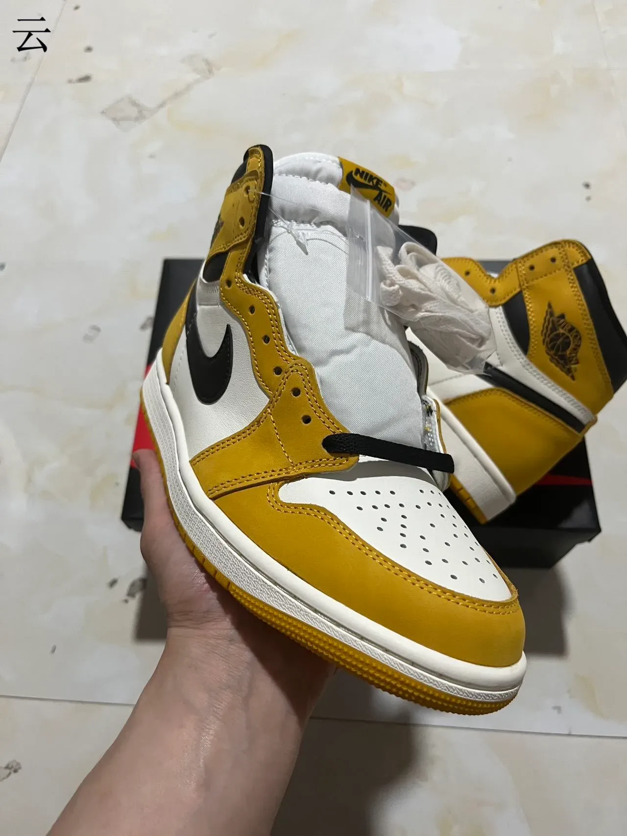 Air Jordan 1 Mustard Yellow Black White أحذية كرة السلة 3