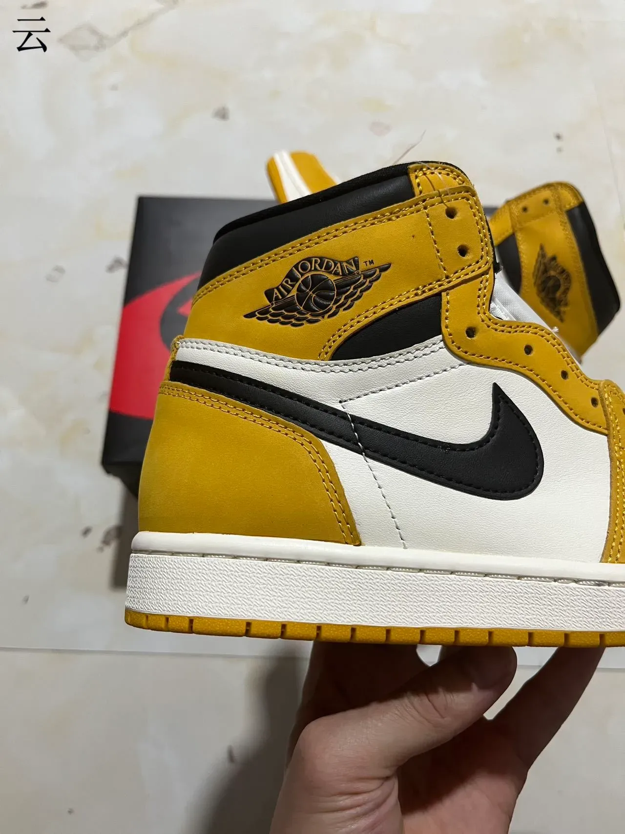 Air Jordan 1 Mustard Yellow Black White أحذية كرة السلة 10