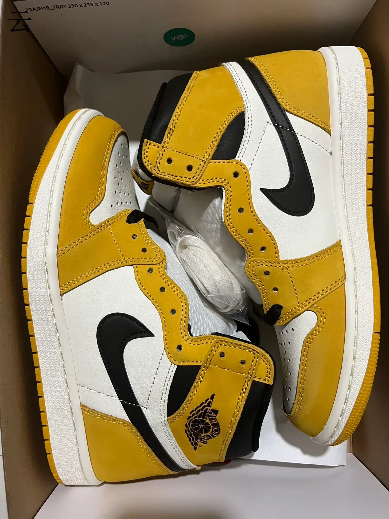 Air Jordan 1 Mustard Yellow Black White أحذية كرة السلة 11