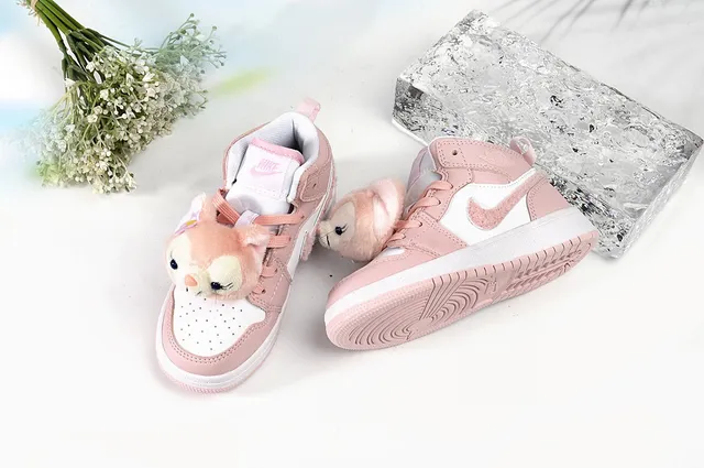 Air Jordan 1 Pink and White High-Top Basketball Shoes 7