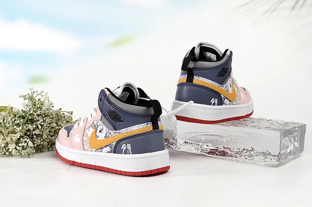 Air Jordan 1 Pink and White High-Top Basketball Shoes 13