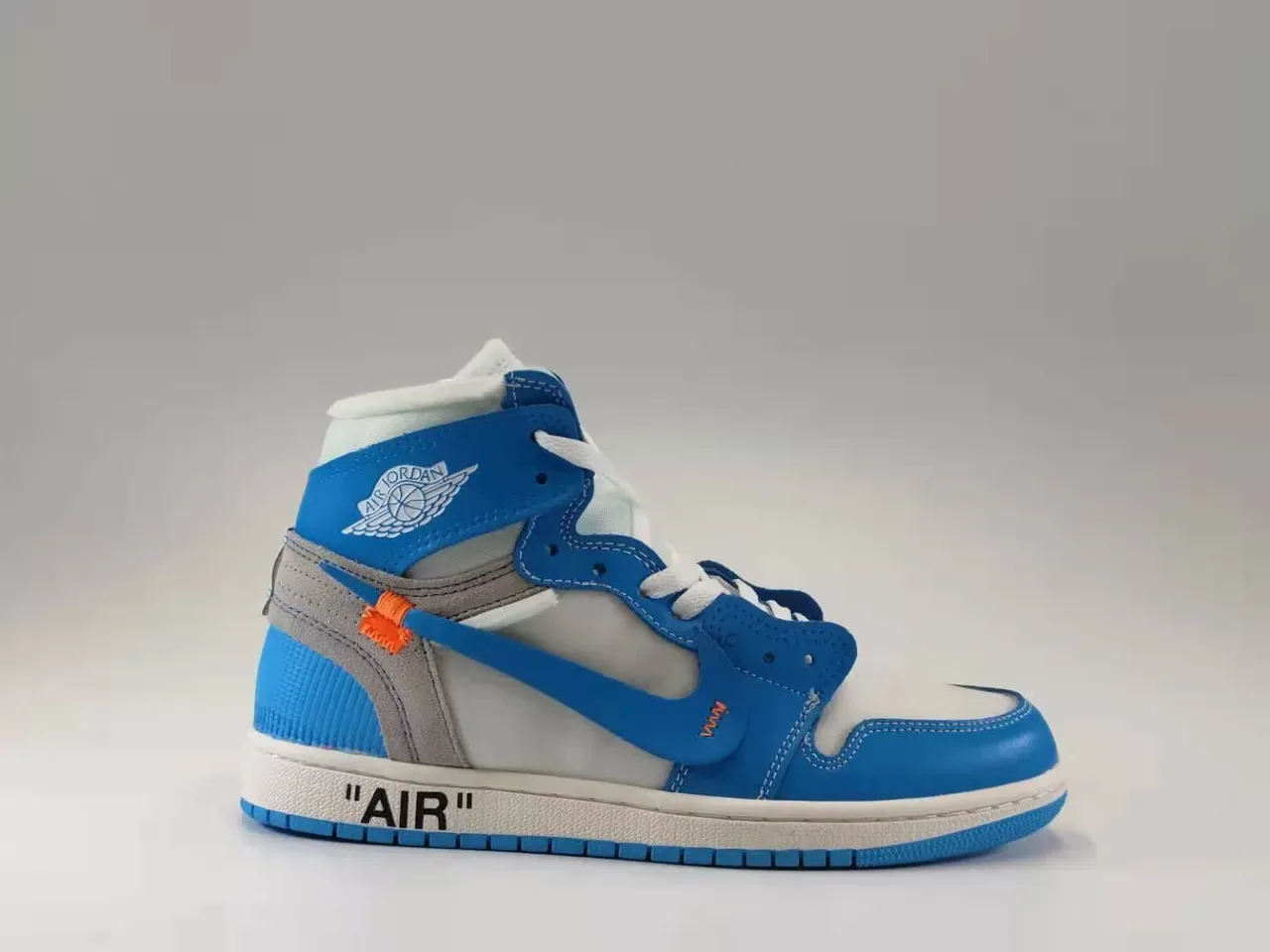 Air Jordan 1 x Off-White Tênis de Basquete Azul e Branco Detalhe Industrial 2