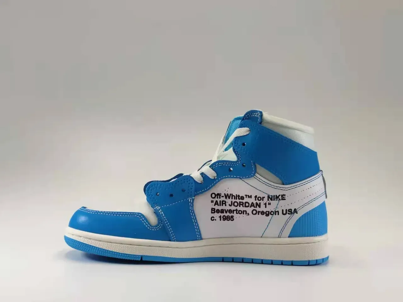 Air Jordan 1 x Off-White Tênis de Basquete Azul e Branco Detalhe Industrial 3