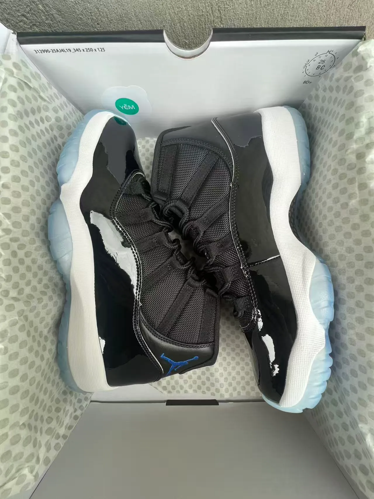 Chaussures de basketball Air Jordan 11 Black Concord 8