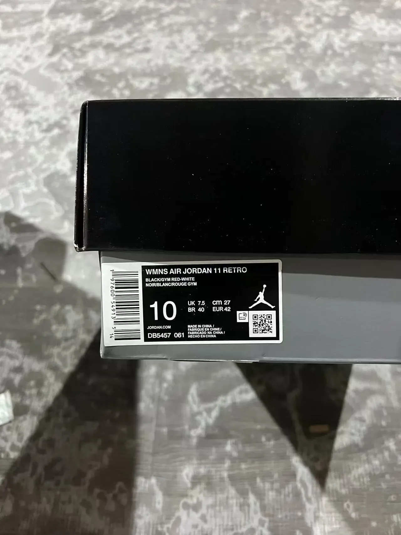 Air Jordan 11 黑白红丝绒高帮篮球鞋 10