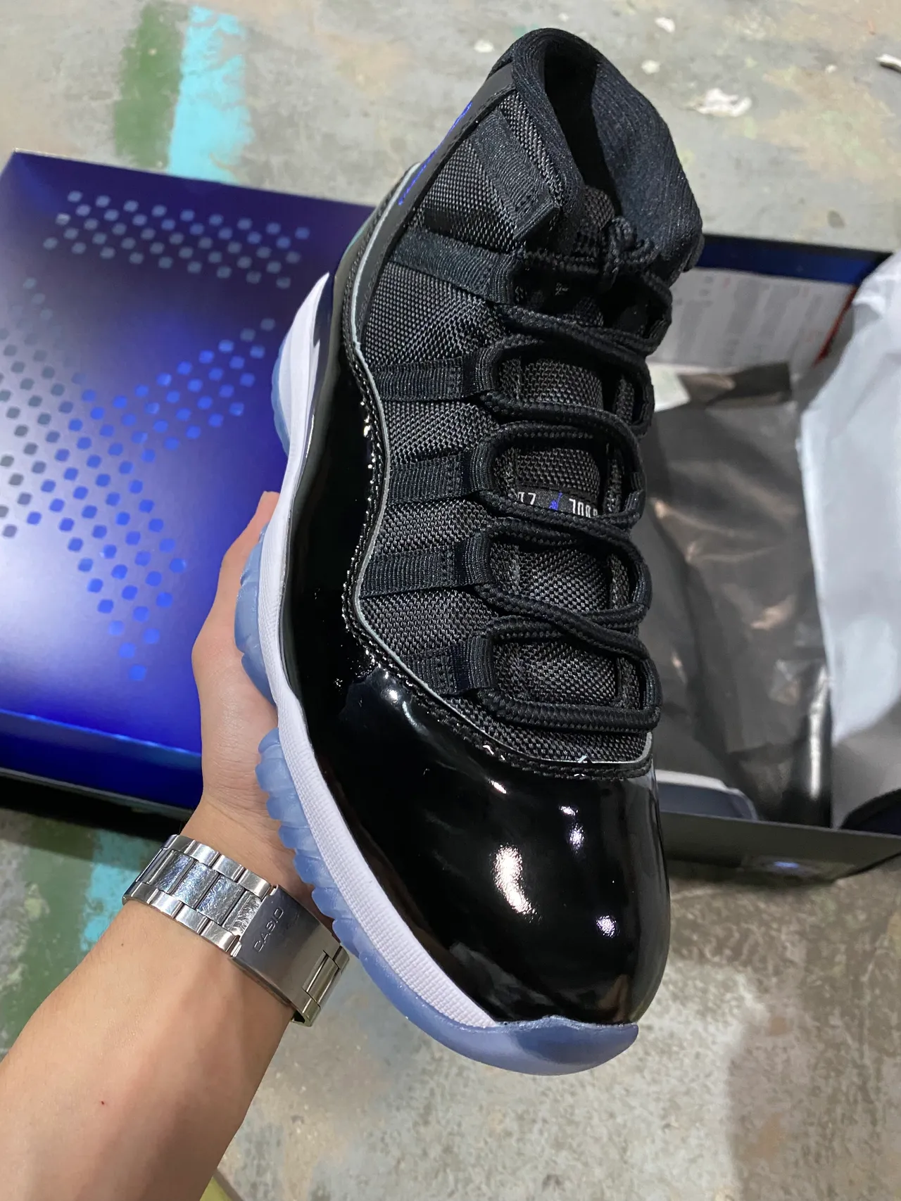Tênis de basquete Air Jordan 11 preto brilhante branco azul gelo 2